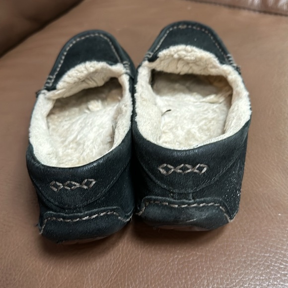 Used black UGG slippers, size 6 - Picture 4 of 8